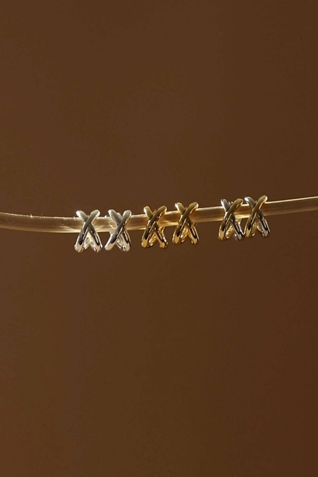E1764 Earrings-Gold Axel Huggies