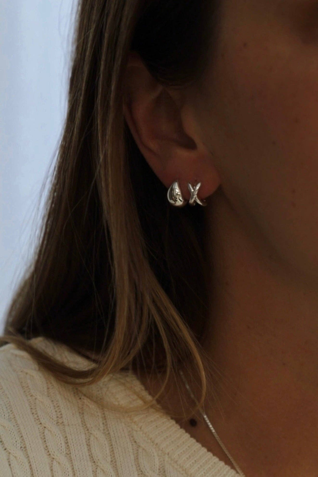 E1765 Earrings-Silver Axel Huggies