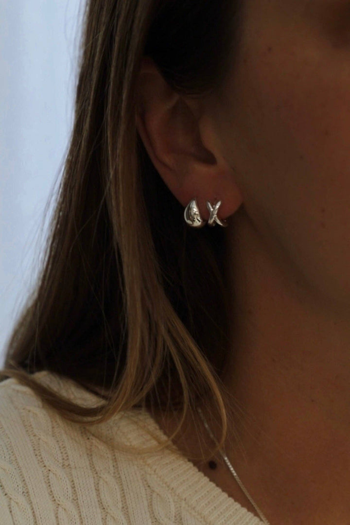 E1765 Earrings-Silver Axel Huggies
