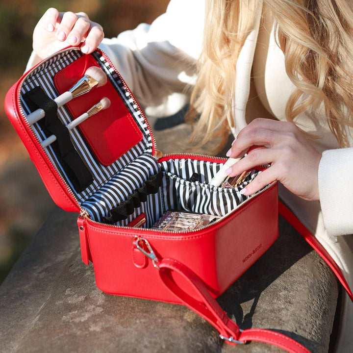 Jetsetter Train Case - Red