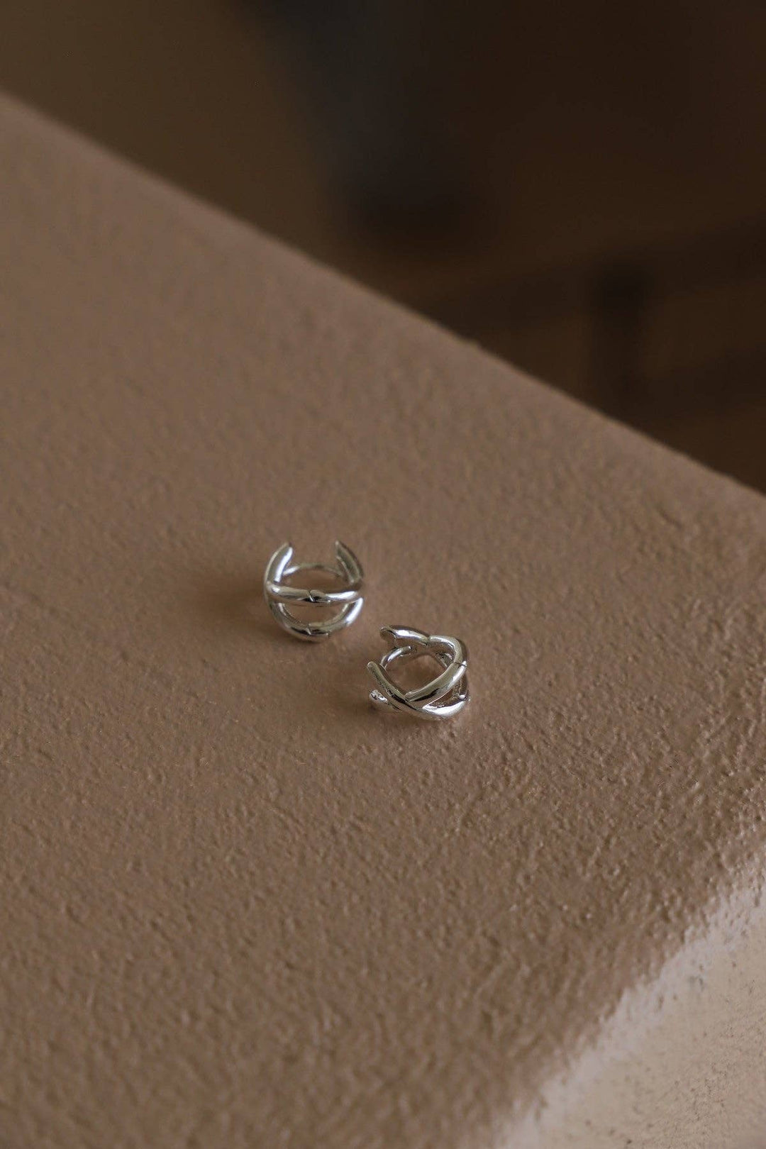 E1765 Earrings-Silver Axel Huggies