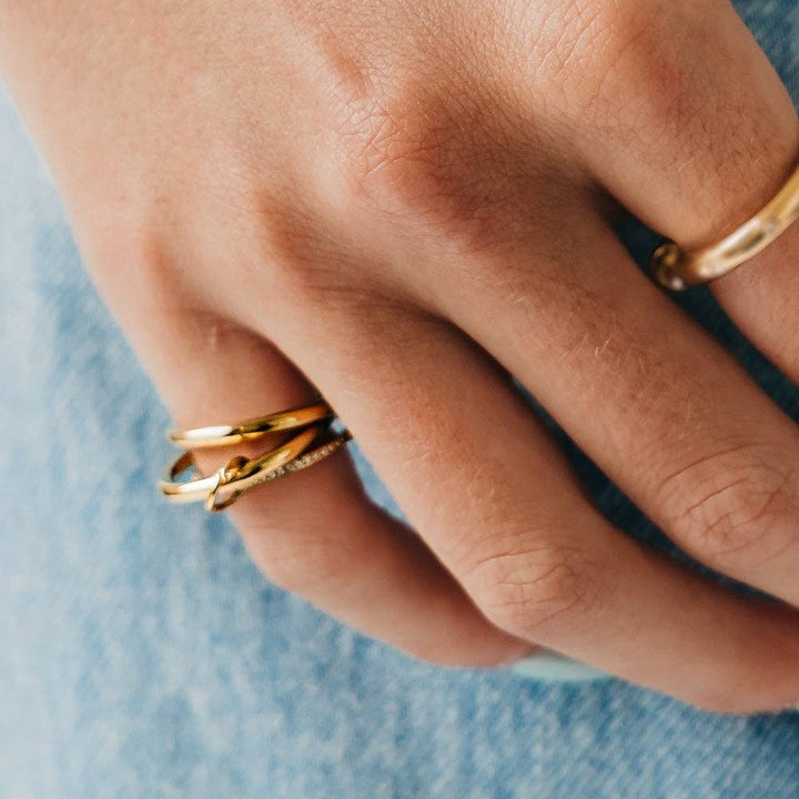 H2O Ring Layered In Diamonds