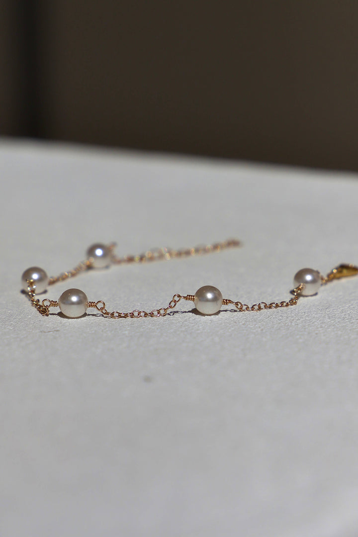 B1226G Gold Bracelet-Pearl Station