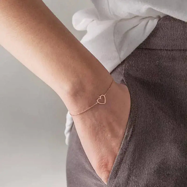Dainty Gold Heart Charm Bracelet – Adjustable Lobsterclosure